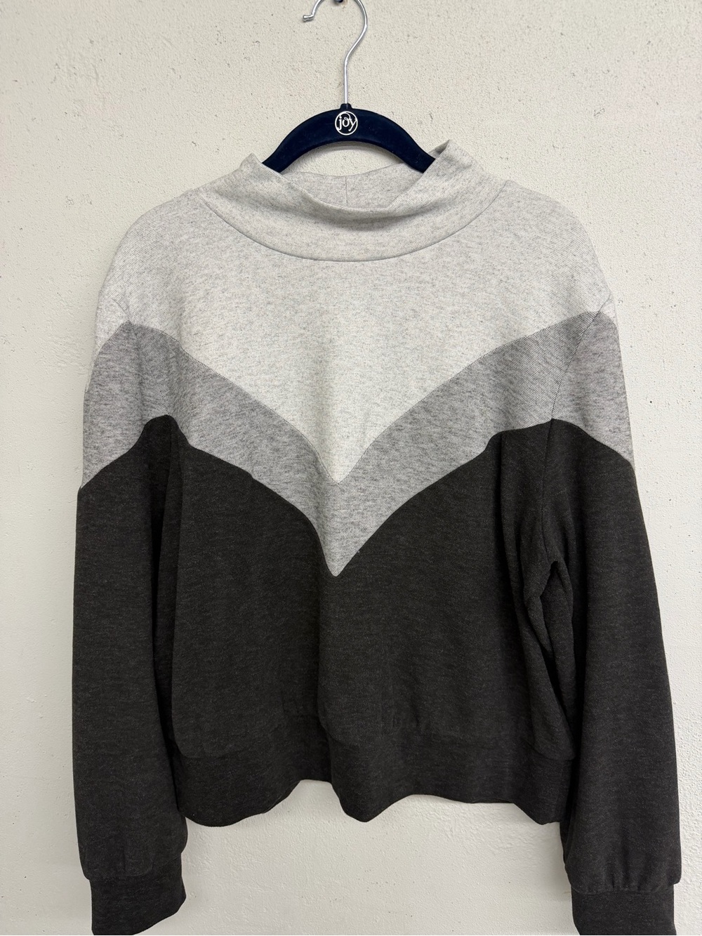 Evereve Chevron Colorblock Mock Neck Sweatshirt in Light Gray & Charcoal XL